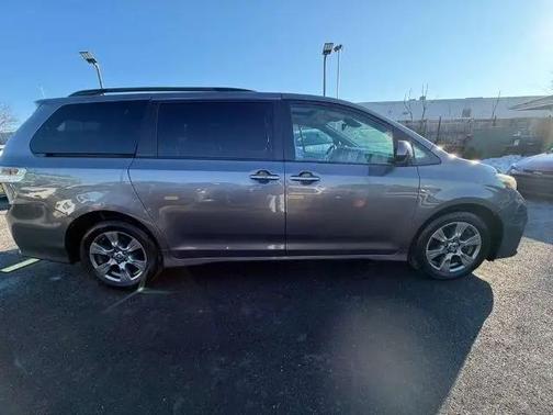 2019 Toyota Sienna SE