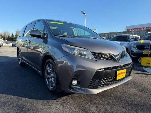 2019 Toyota Sienna SE