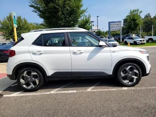 2021 Hyundai VENUE SEL