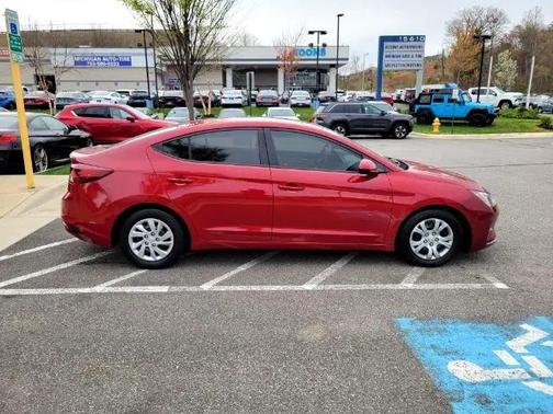 2019 Hyundai ELANTRA SE