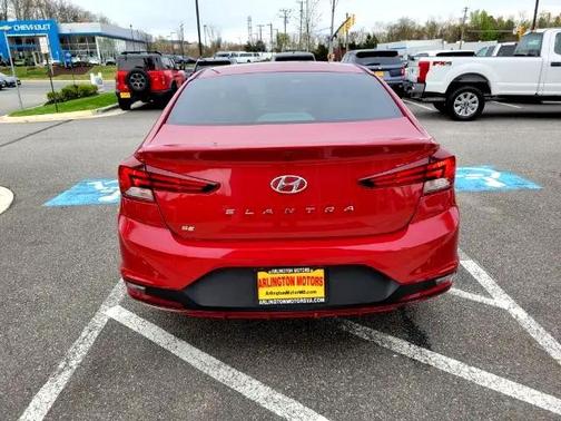 2019 Hyundai ELANTRA SE