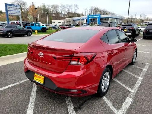 2019 Hyundai ELANTRA SE