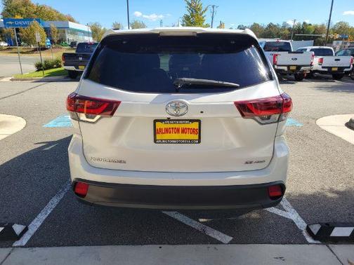 2019 Toyota Highlander SE