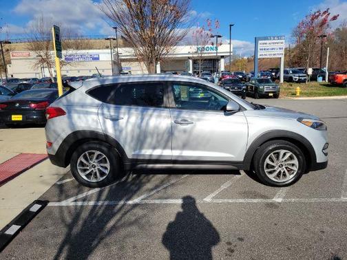 2016 Hyundai TUCSON SE
