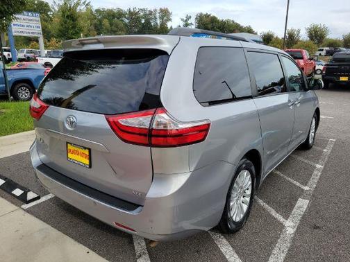 2016 Toyota Sienna XLE
