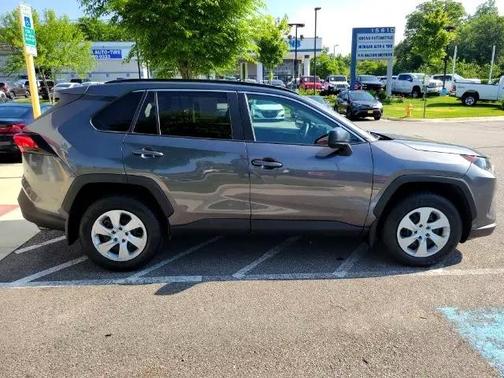 2020 Toyota RAV4 LE