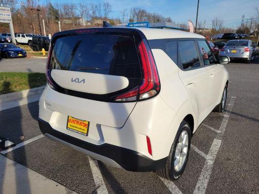2024 Kia Soul LX