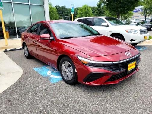 2024 Hyundai ELANTRA SE