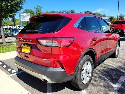 2020 Ford Escape SE