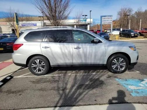 2019 Nissan Pathfinder SV