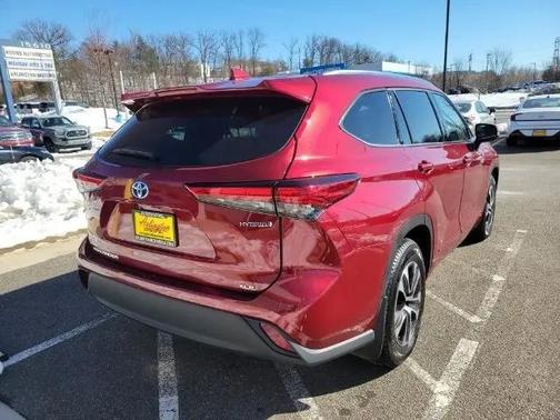 2021 Toyota Highlander Hybrid XLE