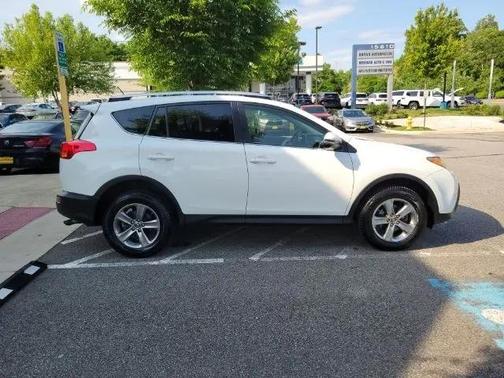 Super White 2015 Toyota RAV4 XLE