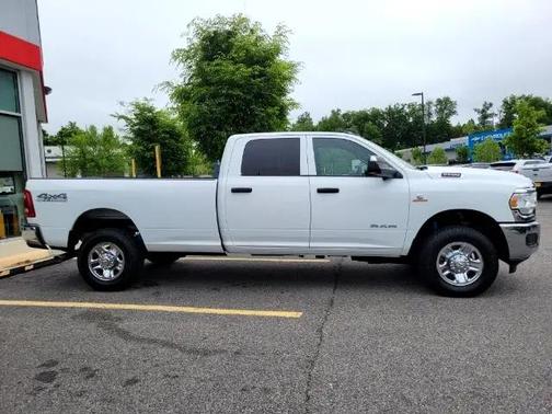 2022 RAM 2500 Tradesman Crew Cab 4x4 8' Box
