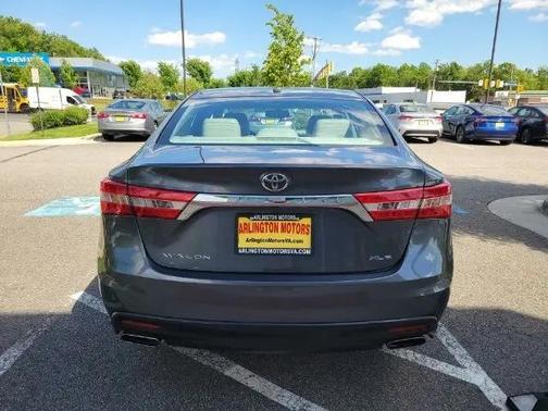 Magnetic Gray Metallic 2013 Toyota Avalon XLE