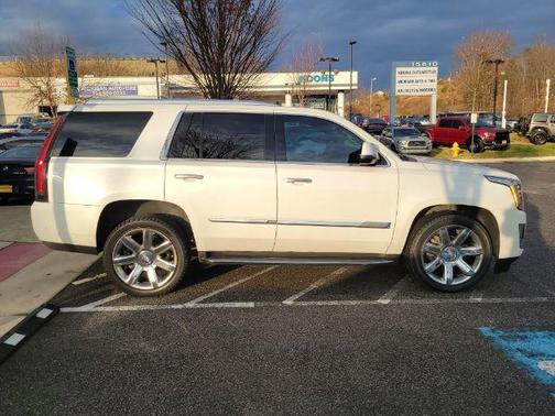 2018 Cadillac Escalade Luxury