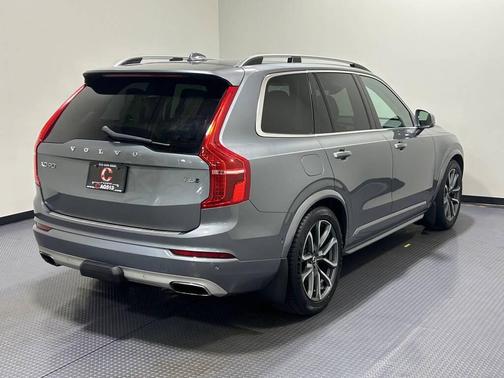 2017 Volvo XC90 T6 Momentum