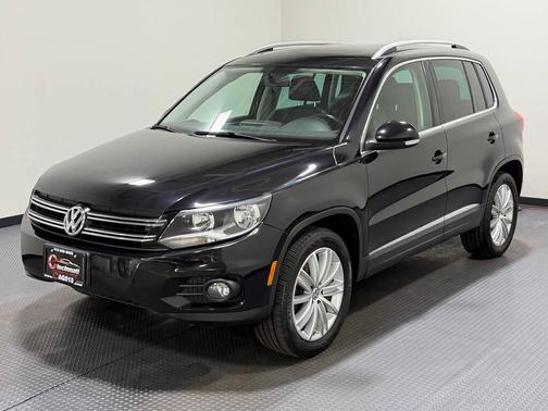 Deep Black Metallic 2014 Volkswagen Tiguan Auto S