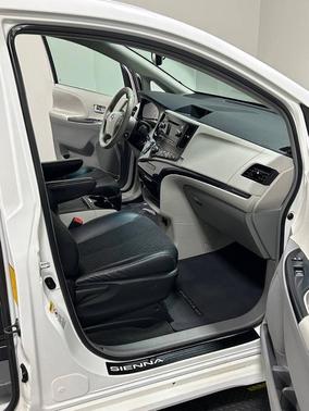 2012 Toyota Sienna SE