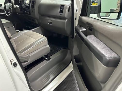 2016 Nissan NV Cargo NV2500 HD SL V6/SL V8