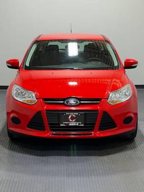 Red 2014 Ford Focus SE