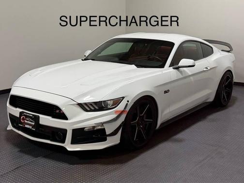 White 2015 Ford Mustang GT