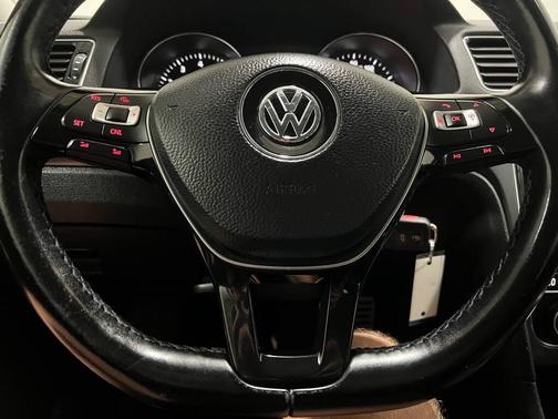 2016 Volkswagen Passat 1.8T R-Line w/ Comfort