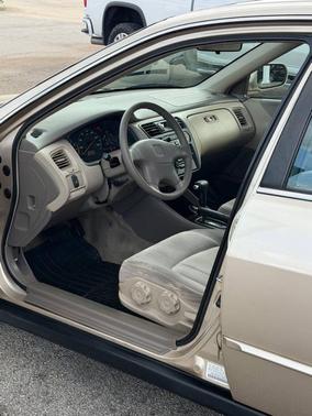 Gold 2000 Honda Accord SE