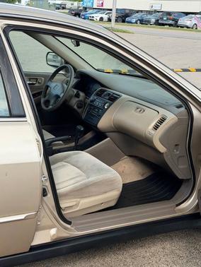 Gold 2000 Honda Accord SE