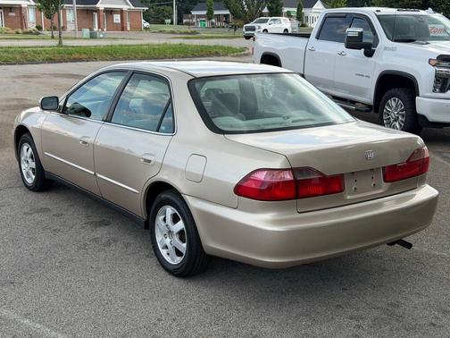 Gold 2000 Honda Accord SE