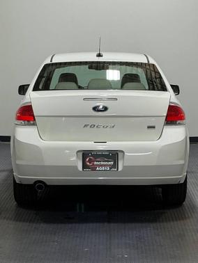 White 2010 Ford Focus SEL