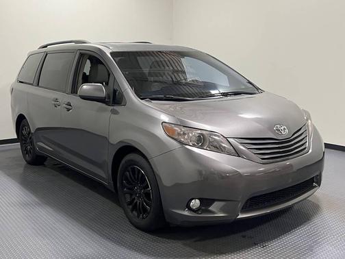 2017 Toyota Sienna XLE