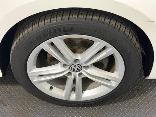 2015 Volkswagen Passat 1.8T Auto SEL Premium