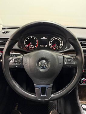 2015 Volkswagen Passat 1.8T Auto SEL Premium