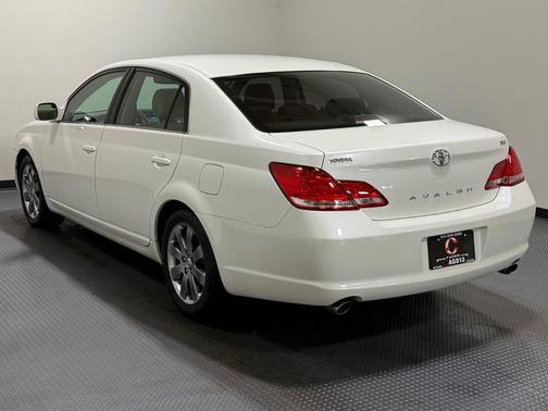 White 2006 Toyota Avalon XL