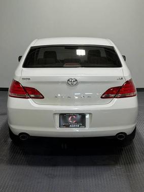 White 2006 Toyota Avalon XL