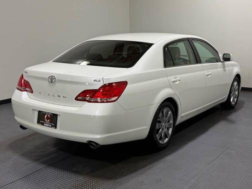 White 2006 Toyota Avalon XL