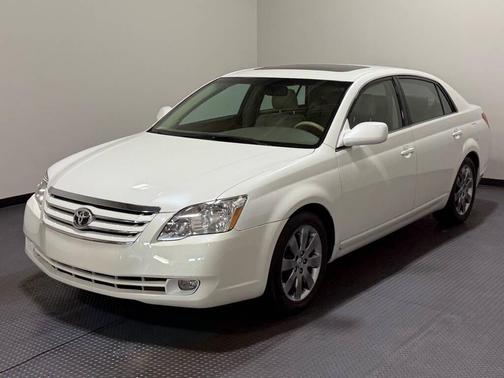 White 2006 Toyota Avalon XL