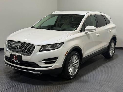 White 2019 Lincoln MKC Standard
