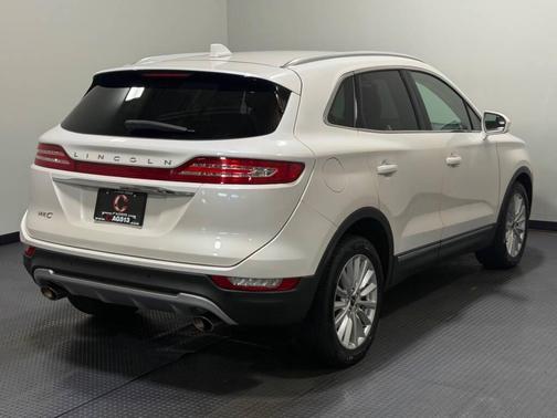 White 2019 Lincoln MKC Standard