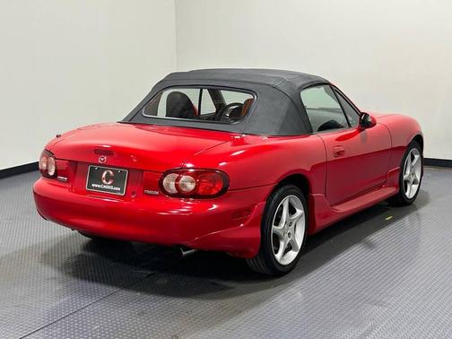 2003 Mazda MX-5 Miata 