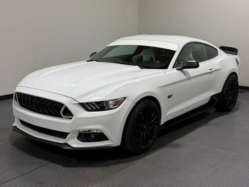 Oxford White 2015 Ford Mustang