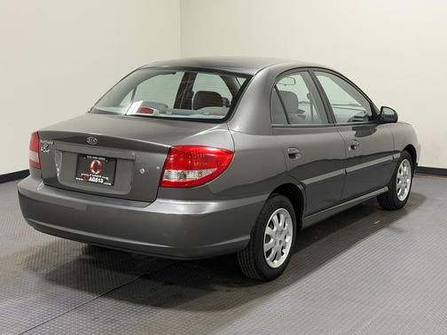 2004 Kia Rio 