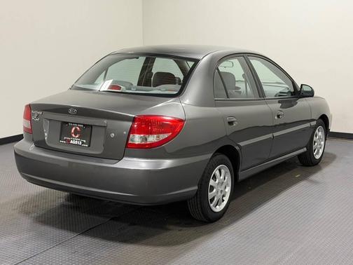 2004 Kia Rio 