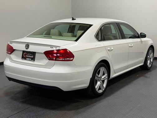 White 2014 Volkswagen Passat 1.8T SE