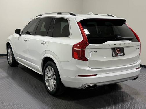 2016 Volvo XC90 T6 Momentum