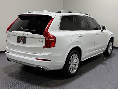 2016 Volvo XC90 T6 Momentum