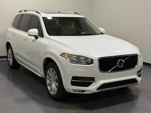2016 Volvo XC90 T6 Momentum