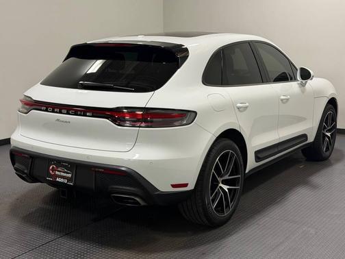 White 2023 Porsche Macan Base