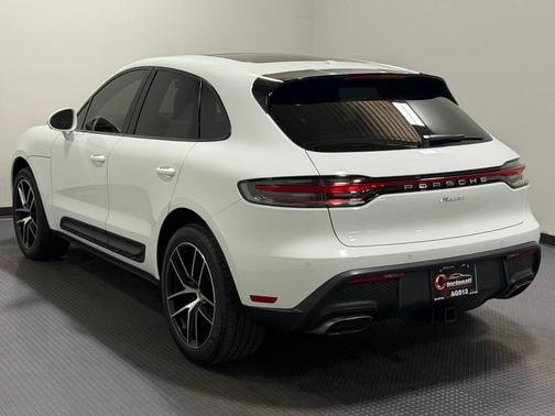 White 2023 Porsche Macan Base