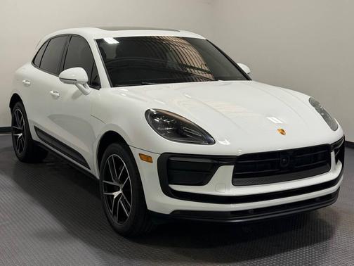 White 2023 Porsche Macan Base